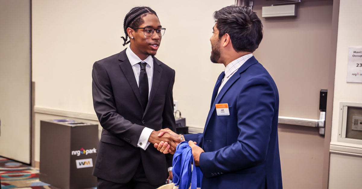 Virtual Interview Tips: How to Make a Strong First Impression with Employers