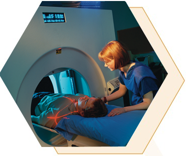 Con experiencia y capacitación adicional, los candidatos pueden especializarse, pasar a otras ocupaciones relacionadas o avanzar a puestos de administración: especialista en escaneo CT, angiografía, especialista en mamografía, supervisor de imagen por resonancia magnética (MRI), jefe tecnólogo en radiología